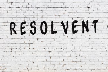 Beyaz tuğla duvara yazıt çözücü