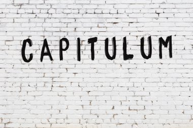 Beyaz tuğla duvara yazılmış yazı başkenti