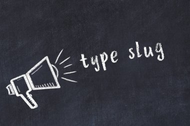 Tebeşir hoparlörü ve yazı tipi sümüklü böcek.