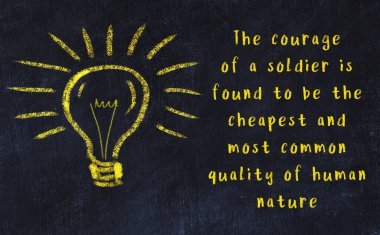 Bir ampulün tebeşir çizimi ve bilgece alıntıların yazımı