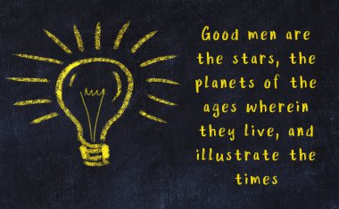 Ampul çizimi ve akıllı alıntıyla siyah karatahta