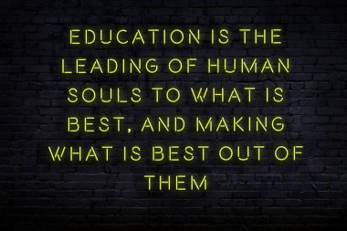 Zekice ve motive edici bir alıntı. Tuğla duvarda neon işareti