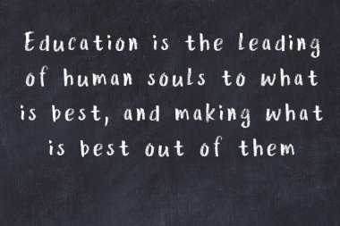 Siyah karatahtaya Tebeşir Bilgisi Yazısı