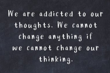 Siyah karatahtaya Tebeşir Bilgisi Yazısı