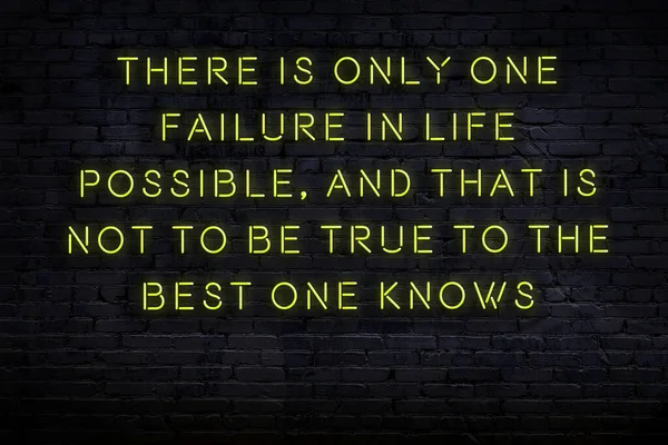 Розумна та мотиваційна цитата. Неоновий знак на цегляній стіні — стокове фото