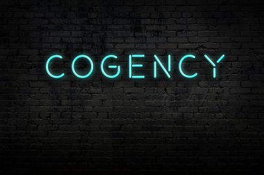 Neon işareti. Tuğla duvara karşı kelime kodlaması. Gece görünümü