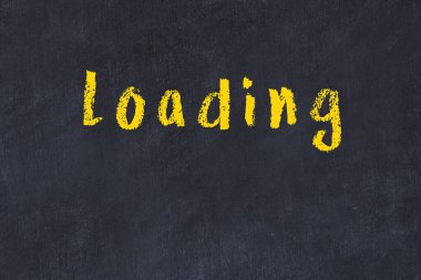 Üzerinde yazı olan siyah karatahta