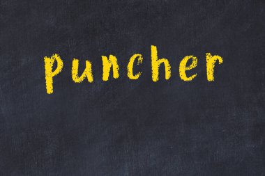 Siyah karatahta ve üstünde yazıt delgisi var.