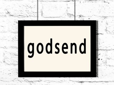 Beyaz tuğla duvarda asılı siyah çerçeve.