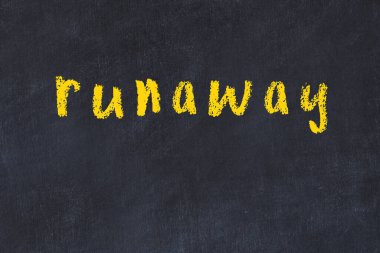 Üzerinde yazı olan siyah karatahta