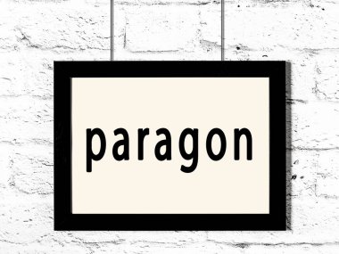 Beyaz tuğla duvarda asılı duran siyah çerçeve.