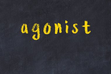 Üzerinde yazıt agonisti olan siyah karatahta