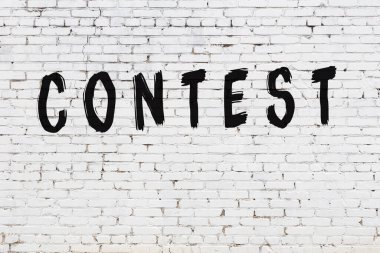 Beyaz tuğla duvara yazı yazma yarışması