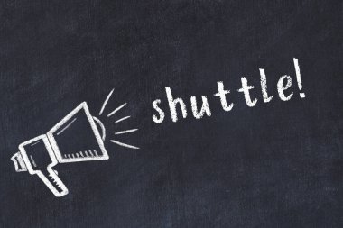 Kara karatahtaya tebeşir hoparlörü ve yazıt mekiği