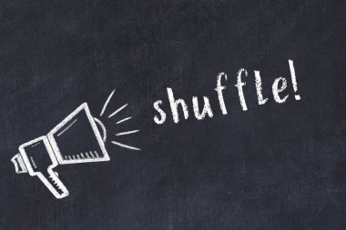 Tebeşir hoparlörü ve yazı tahtası üzerinde karıştırma