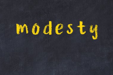 Üzerinde yazıt olan siyah karatahta.