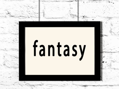 Beyaz tuğla duvarda asılı siyah çerçeve ve yazı fantazisi