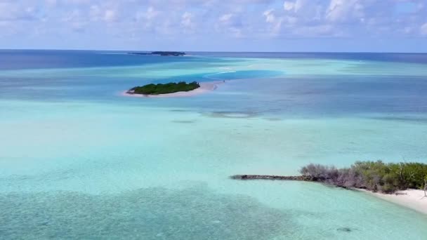 Struttura aerea di relax beach break costa da laguna turchese e sfondo di sabbia bianca — Video Stock
