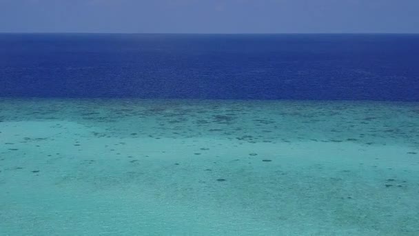 Textura aérea de la laguna paradisíaca viaje de playa por mar azul y fondo de arena blanca — Vídeos de Stock