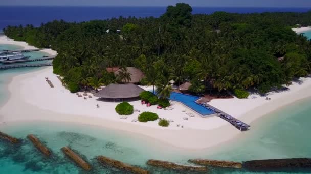 Aereo drone astratto di bella isola spiaggia viaggio da acqua blu e sfondo di sabbia bianca — Video Stock