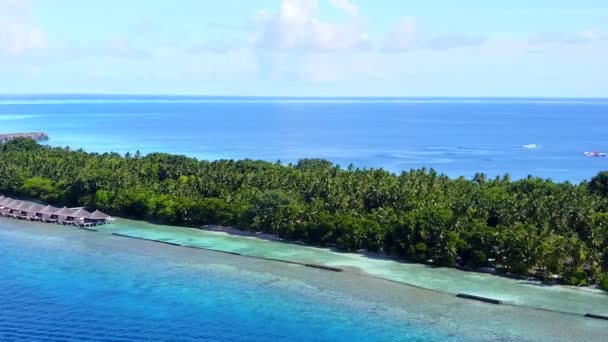 Drohne Textur der idyllischen Bucht Strand Zeit durch blaues Wasser und weißen Sandhintergrund — Stockvideo