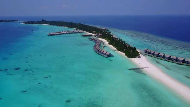 Vzdušná obloha krásné moře pohled pláž dovolená transparentní laguny s jasným pískem pozadí — Stock video