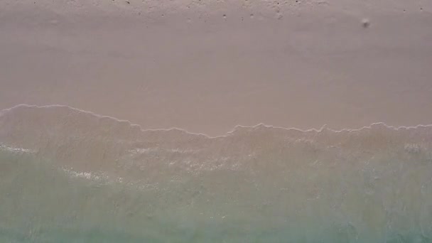 Drone view abstract von Paradies Küste Strandausflug durch türkisfarbenes Wasser und weißen Sandhintergrund — Stockvideo