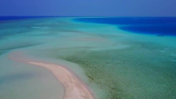 Sejf powietrzny egzotycznej zatoki styl życia na płytkiej wodzie i białym tle piasku — Wideo stockowe