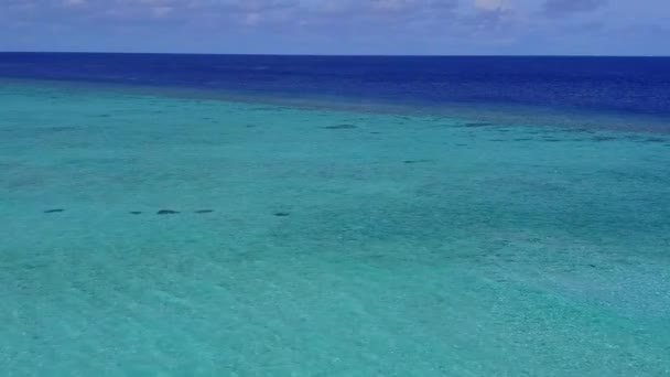 Drone aereo astratto di bella spiaggia sul mare pausa da laguna turchese e sfondo di sabbia bianca — Video Stock