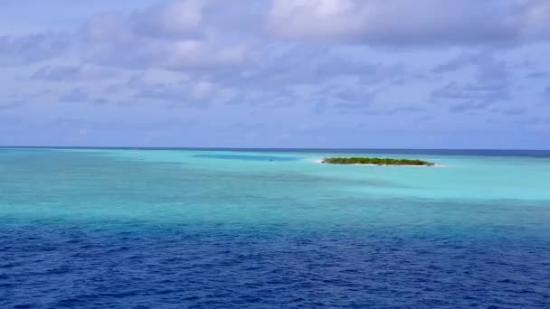 Panorama aéreo de drones de viaje de playa turística tropical por laguna azul y fondo arenoso brillante — Vídeos de Stock