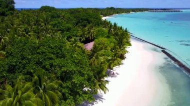 Açık okyanus kıyısında dinlendirici lagün plaj tatili ve temiz kum arka planının hava dokusu