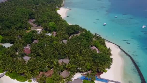 Vista aérea natureza da costa tropical praia férias por água azul e fundo de areia branca — Vídeo de Stock