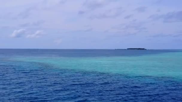 Natureza aérea do litoral exótico aventura de praia por água verde azul e fundo de areia limpa — Vídeo de Stock