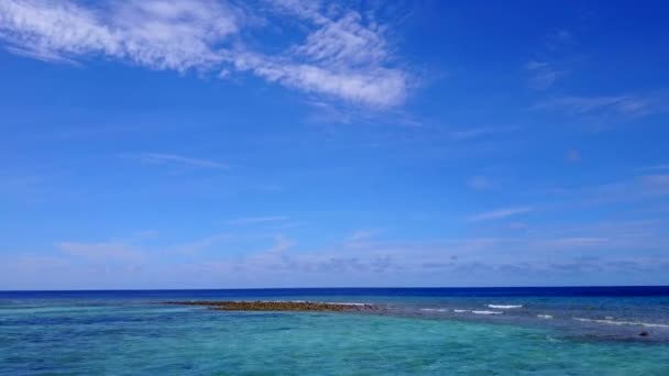 Aereo drone natura di lusso turistico spiaggia pausa dal mare limpido e sfondo di sabbia bianca — Video Stock