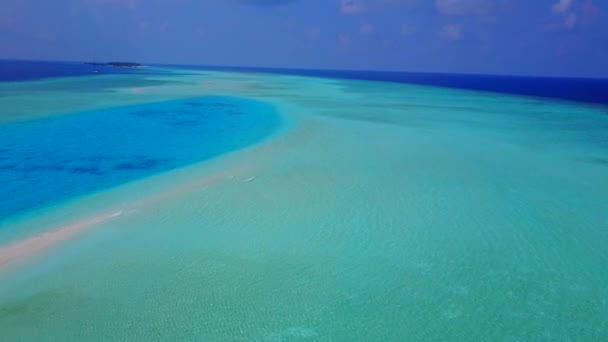Textura aérea drone de relaxante lagoa tempo de praia por mar azul-turquesa e fundo de areia branca — Vídeo de Stock
