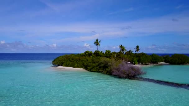 Paisaje aéreo de la bahía paradisíaca vacaciones en la playa con agua turquesa con fondo de arena blanca — Vídeos de Stock