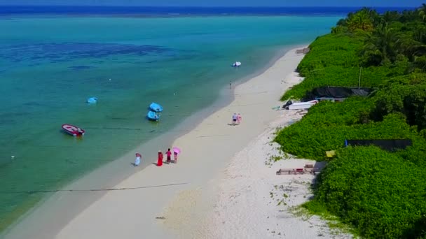 Aerial panorama of tranquil seashore beach voyage by clear water with clean sand background — Stock Video