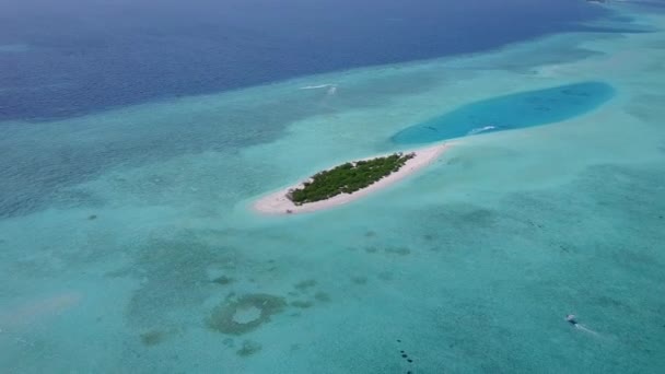 Veduta aerea panorama del paradiso turistico spiaggia tempo dal mare blu e sfondo di sabbia bianca — Video Stock