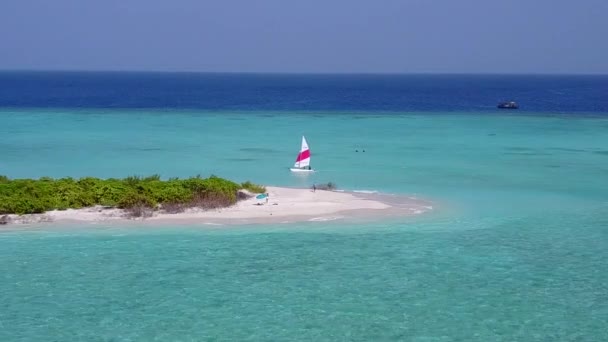 Drone paisaje vista de mar mar mar aventura playa por laguna azul con fondo de arena blanca — Vídeos de Stock