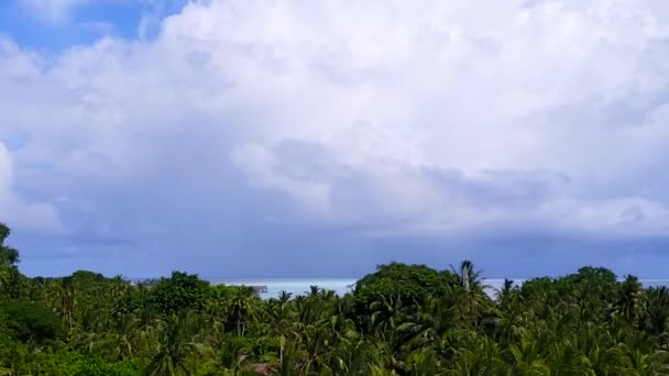 Aerial krajobraz pięknej laguny plaży wakacje przez niebieski zielony ocean i biały piasek tło — Wideo stockowe