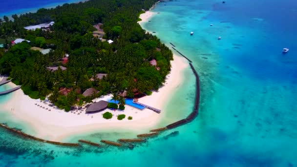 Vzdušné drone textury krásné ostrov pláž dobrodružství podle modré vody a bílého písku pozadí — Stock video