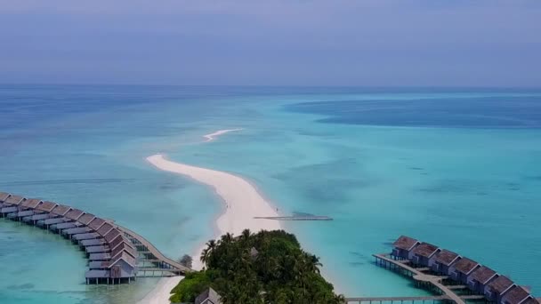 Drone antenn panorama över paradisbukten stranden resa med turkost vatten och vit sand bakgrund — Stockvideo