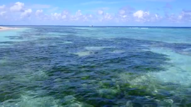 Aereo drone texture di mare marino vista spiaggia stile di vita da acqua blu con sfondo di sabbia bianca — Video Stock