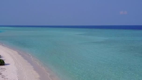 Lucht van paradijs kustlijn strand reis door heldere lagune met wit zand achtergrond — Stockvideo