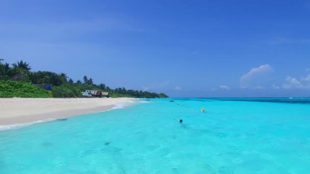 Drone vista natura del viaggio spiaggia resort perfetto da oceano trasparente e sfondo di sabbia bianca — Video Stock