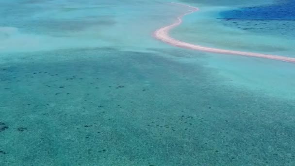Dron krajina krásné ostrov pláž přestávka průhledný oceán s bílým písečným pozadím — Stock video