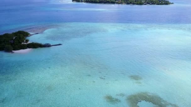 Drone aéreo abstracto de paraíso isla playa vacaciones por océano azul con fondo de arena blanca — Vídeo de stock