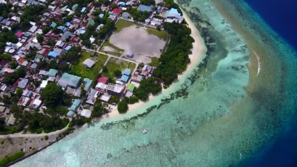 Drone vista mare idilliaco viaggio in spiaggia turistica da laguna trasparente con sfondo di sabbia bianca — Video Stock