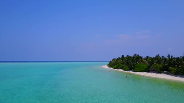 Drone abstrakt av lugn lagun strand resa med blå lagun med vit sand bakgrund — Stockvideo