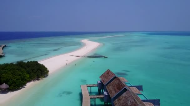 Paysage marin aérien d'île exotique vacances à la plage par mer turquoise avec fond de sable blanc — Video